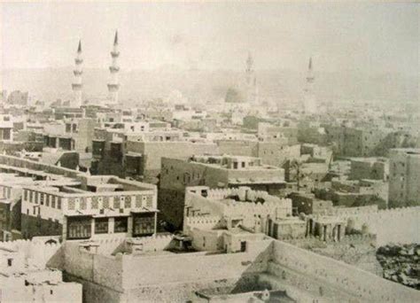 بلغ عدد أبواب المسجد النبوي في عهد الرسول عليه الصلاة والسلام ثلاثة أبواب وهي: Pin by somayah Ameen on المسجد النبوي ... المدينة المنورة ...