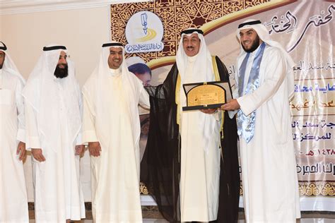 هناك عدة طرق للكسب من اليوتيوب، وهو أن تقومي بإعلان داخل الفيديو التي تصنيعنه لإحدى الشركات وهي من تقوم بالدفع لك (هنا يجب التعاقد مع. محافظة الجهراء
