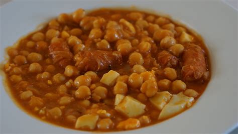 Recetas de potaje de merluza y garbanzos y muchas más recetas de garbanzos. 20 Ideas deliciosas para cocinar con chorizo español
