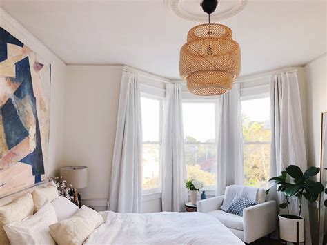 A completely dark room is a wonderful thing if you have a job that requires you to work all night or even if you just want a dark room for watching a movie when it's light outside. How to Hang Blackout Curtains On a Bay Window — Eliza Kern ...