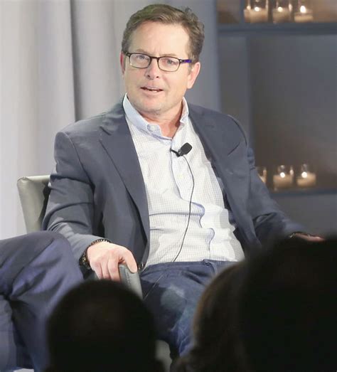 Aber es kam dann zu dem punkt, an dem eine operation erforderlich. Michael J. Fox looks downcast after saying he 'should be ...