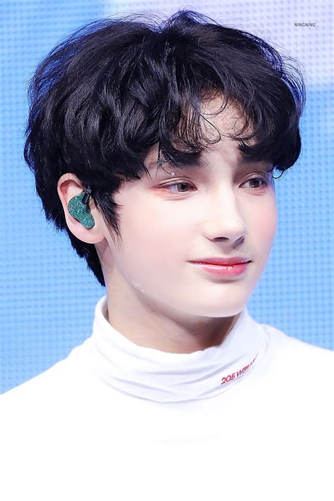Huening kai jadi member ketiga txt, idol pertama big hit entertainment yang blasteran! Knetz fascinated by Huening Kai's ethereal visual ...