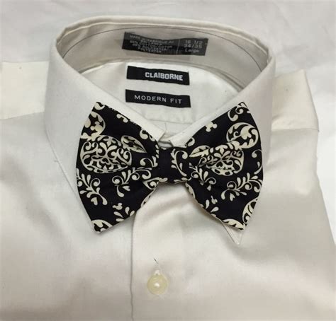 Black and Ivory Damask Print Bowtie / Bow Tie | Damask print, Black, Damask