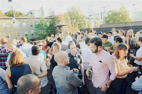 This is the fastest growth rate among the 50 largest cities in the united states. How To Meet People In Seattle, Washington - Get The ...
