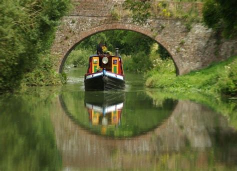 √ Wiltshire And Berkshire Canal