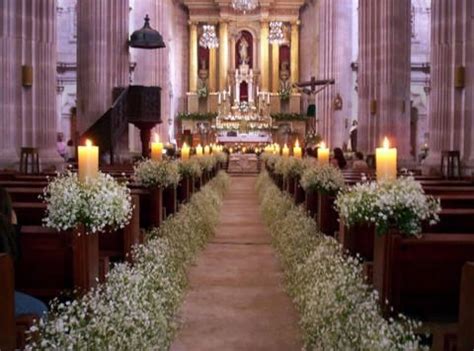 Además de ideas para las lecturas de la ceremonia, en ella encontrarán mucha inspiración litúrgica. Iglesias boda, Decoracion iglesia boda, Boda iglesia ...