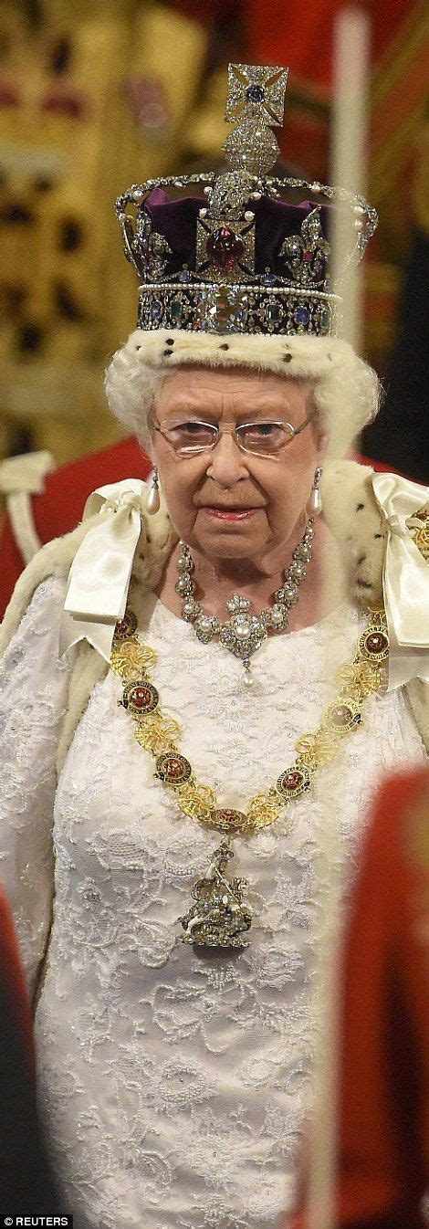 In her book the queen's jewels, leslie field lists three different triple strand necklaces: 352 best Queen Elizabeth II Jewels images on Pinterest ...