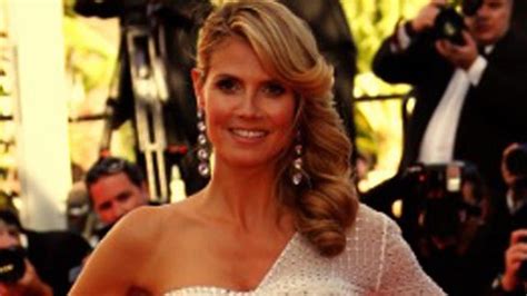 Break Time Heidi Klum Takes Another Nude Selfie This Time In Classy