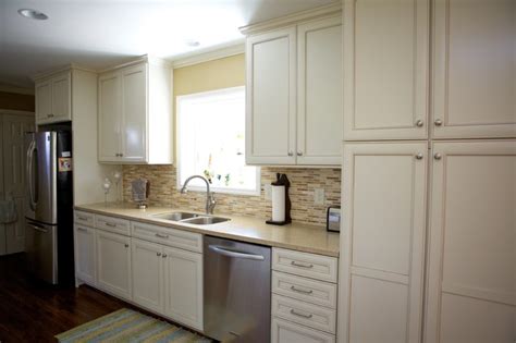 Oct 26, 2020 · my kitchen is very similar, in fact i have the same pendants over a lighter gray island in my kitchen surrounded by white shaker style cabinets! Counter Dimensions - Sandra Kelley - Traditional - Kitchen ...