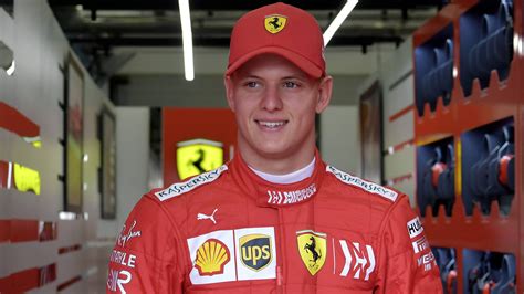 Mick schumacher is a german professional racing driver who started his career in karting in 2008 and then gradually progressed to the german adac formula 4 by 2015. Mick Schumacher überzeugt bei Formel-1 Test in Bahrain ...