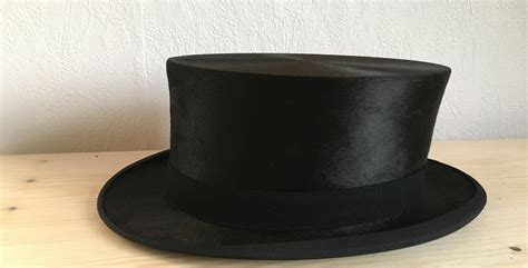 Attach the double layer sentiment panel to provide the stop for the easel mechanism. How to Make a Top Hat Out Of Paper | (Updated :2021) DIY ...