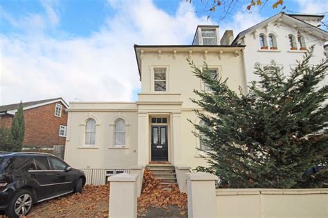 1 Bed Flat To Rent In Copthall Gardens Twickenham Tw1 Zoopla