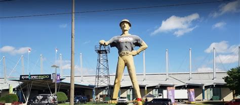 Heres The Story Behind The Massive Golden Driller Statue In Oklahoma