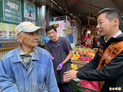 可是 我家人現在正在看摳摳嬸的辣新聞政論節目 我也看了一下 摳摳嬸一直在帶風向讓林昶佐嗆那位會長 但林昶佐反而孬了 一直說大家辛苦了 這段期間攤商沒生意都很辛苦 然後摳摳嬸看不下去 把鏡頭轉向溫朗東… mo ptt. 新聞 批林郁方過去憑什麼領薪水 林昶佐還酸「 - 看板 Gossiping - 批踢踢實業坊