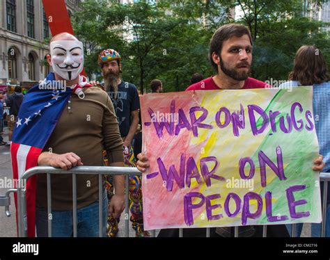New York Ny Usa Protesters Holding Signs War On Drugs War On
