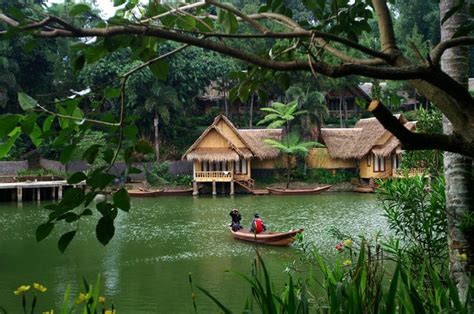 Danau marakas terletak di pondok ungu, bekasi utara. Paket Wisata Kampung Sampireun Garut Jawa Barat | Wisata Bogor