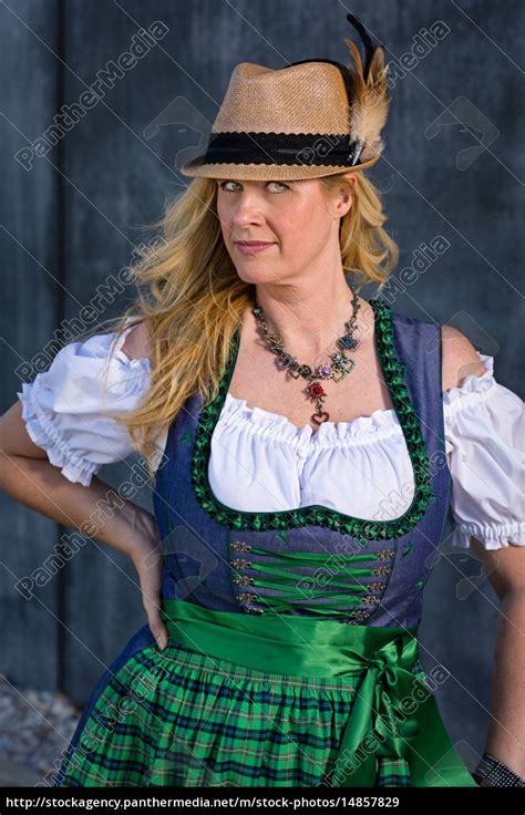 Bavarian Woman In Traditional Clothing Oktoberfest Lizenzfreies