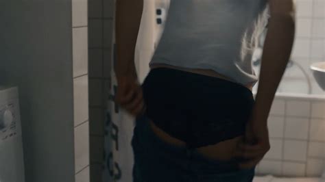 Nude Video Celebs Lisa Marie Koroll Sexy Wir Sind Jetzt S01e02 2019