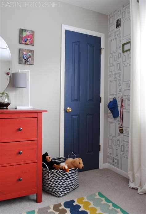 Decorating a nursery is a treasured part of becoming a new parent, but there comes a time when you realize that your little boy has outgrown his nursery and is ready for a big kid's room. Boy Bedroom - give it a splash of color with a deep blue ...