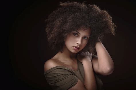 Wallpaper Women Dark Face Curly Hair Portrait 2000x1335 Gerra 1800289 Hd Wallpapers