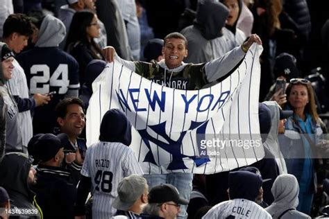 New York Yankees Fans Photos And Premium High Res Pictures Getty Images