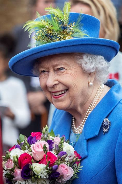 Published on apr 12, 2020 queen elizabeth has delivered her first recorded easter message to britons on saturday, urging the importance of social distancing. La reine Elizabeth II s'affiche en pleine forme à Londres ...