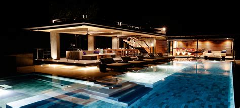 15 Awesome Pool Bar Design Ideas