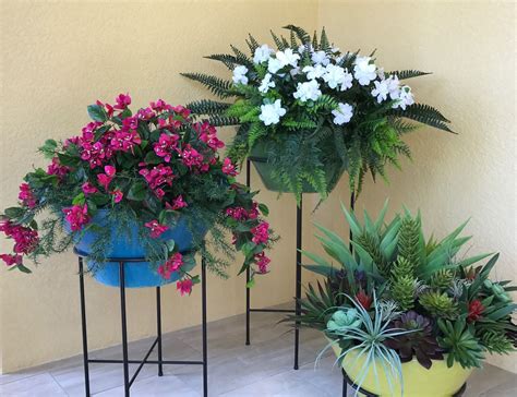 Playing With Color Pots And Different Flowergreenery Combinations Of