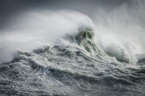 Photographer Captures Rough Waves In All Their Wildness Rumblerum