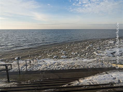 #büsumlive #büsum #morgenstund #erwachen bevor der heutige sonnige tag zu ende geht, wollte ich euch noch ein paar bilder während des heutigen sonnenaufgangs zeigen. Schnee und Eis am Strand - Fotoblog Büsum