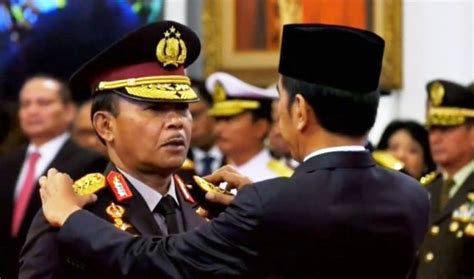 Ini profil singkat 5 calon kapolri yang diserahkan kompolnas ke presiden jokowi). Polri Diminta Fokus Urus Kamtibmas ketimbang Lontarkan Isu ...