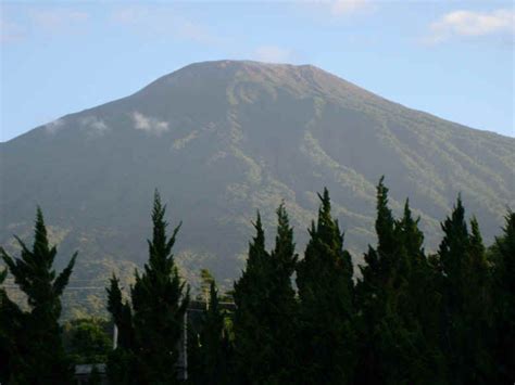 From wikimedia commons, the free media repository. Banyumas, Pemandangan Gunung Slamet Baturaden: Loka Wisata ...