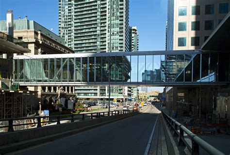 20141017 Toronto’s First Pedestrian Overpass Over An Off Ramp Connecting Two New Towers