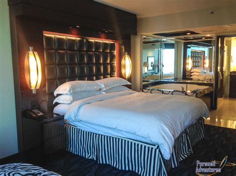 Suites at elara las vegas strip is 6 minutes' walk from crystals shopping center. Hotel Review: Elara Las Vegas, a Hilton Grand Vacations Resort