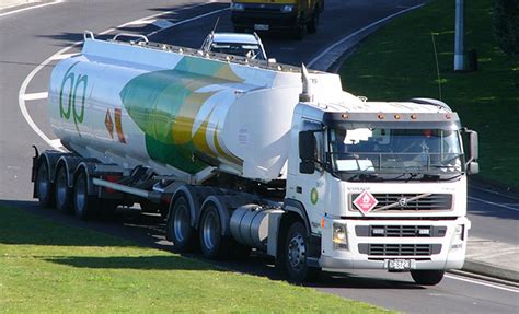The increase reflects a stabilization of prices following their 17% plunge in the first quarter of the year, when the price of oil tumbled to its lowest level in more than 17 years. British Petroleum aims to penetrate Mexican gas-station ...