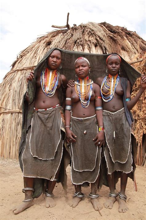 F Rlorade Afrikanska Stammar Flickor Naken Bilder Av Kvinnor