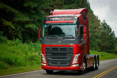 For life lived out on the road, the volvo fh is a truck that shines in safety and comfort over the longest stretches. Volvo FH comemora 25 anos de história - PortoEX