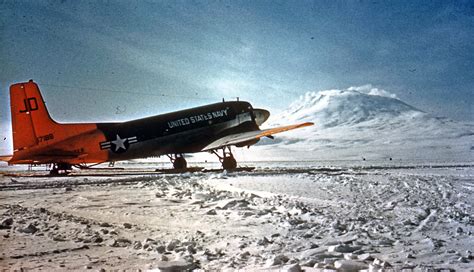 Aircraft 13 Us Navy R4d Better Known As Dc 3 With Mount Erebus