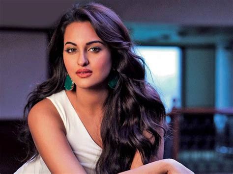 Sonakshi Can Do Things I Never Could Says Shatrughan Sinha Shatrughan Sonakshi Filmibeat