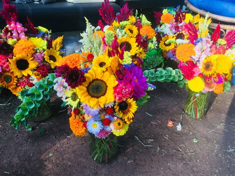 Транскрипция и произношение слова bouquet в британском и американском вариантах. Farmers Market Bouquets « Adobe House Farm