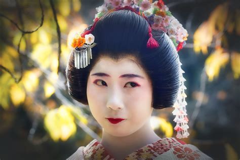 This Is How A Real Geishas Hairstyle Should Be 芸妓 たいこ 舞妓