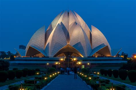 Delhis Baháí Lotus Temple Averages 8000 To 10000 Visitors Each Day