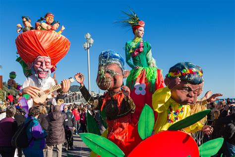 Contactless order & payment platform. Karneval in Nizza - Das närrische Treiben ist warm, blumig ...