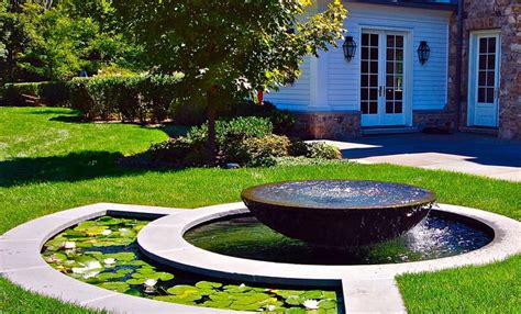 25 Modern Gardens With Water Features