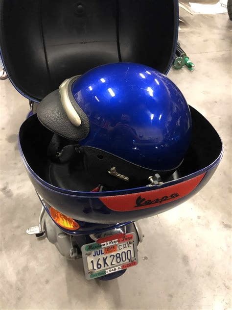 Vespa's profilation of this bike. 2002 Vespa ET4 150cc Piaggio - Extreme Wheels
