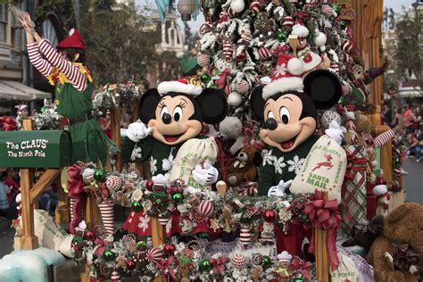 Disney Parks Magical Christmas Day Parade Route Time How To Watch