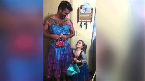 Uncle Of The Year Wears Princess Dress To See Cinderella With Niece Youtube