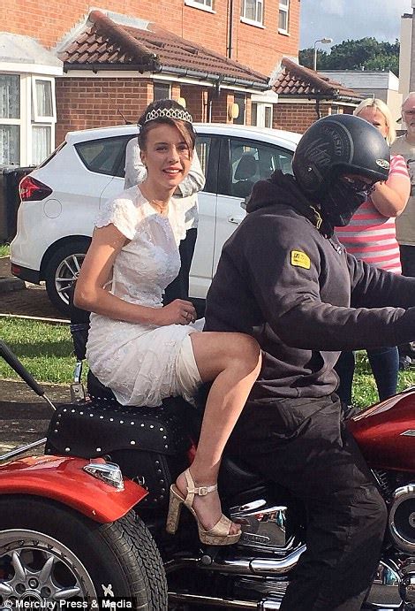 Hampshire Girl Mocked For Bowel Disease Attends Her Prom Daily Mail