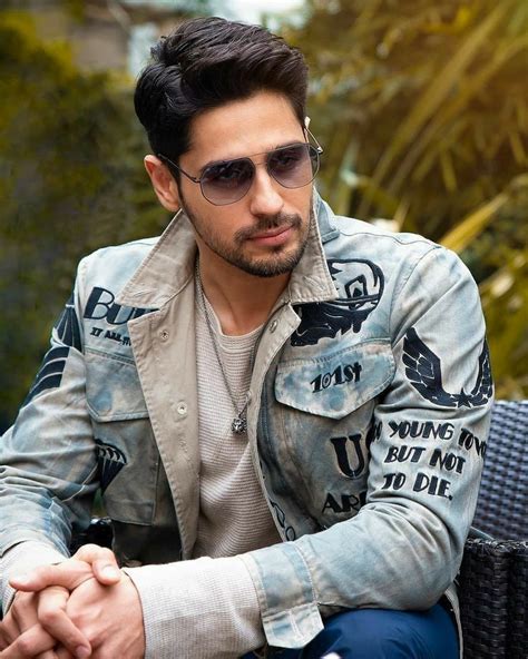 Pin By Zana Zlatkiene On Sidharth Malhotra In 2020 Cute Actors Bollywood Actors Actor Picture