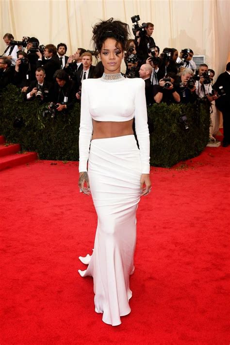 Rihanna Dresses Up In Stella Mccartney For The 2014 Met Gala